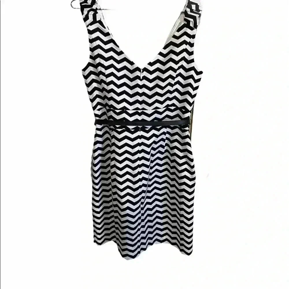 White House Black Market Black and White Zigzag Sleeveless Mini Dress - Picture 3 of 4